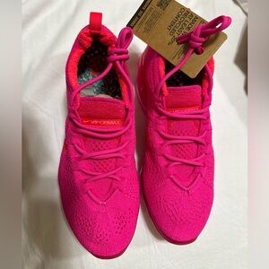 NEW WITH TAGS NIKE VAPORMAX SIZE 10. DOES NOT come with ORIGINAL box!